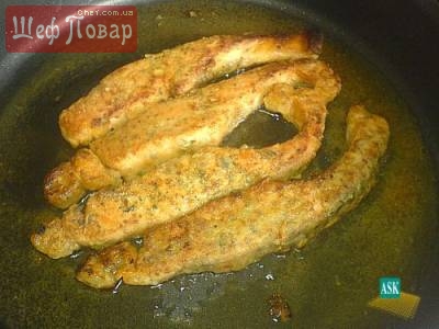 Форель радужная, жареная с картошкой фри