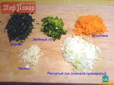 Макароны, фаршированные фаршем, под томатной пастой и сыром.