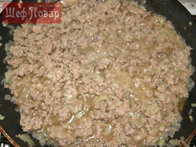 Полумесяцы с начинкой из мясного фарша и кислой капусты