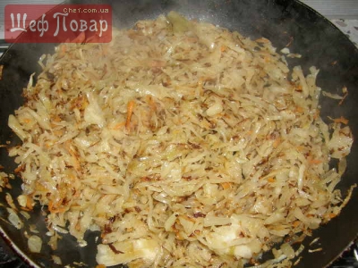 Полумесяцы с начинкой из мясного фарша и кислой капусты