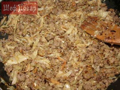 Полумесяцы с начинкой из мясного фарша и кислой капусты