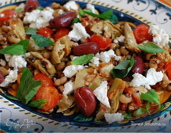 Средиземноморский салат с фасолью и артишоками